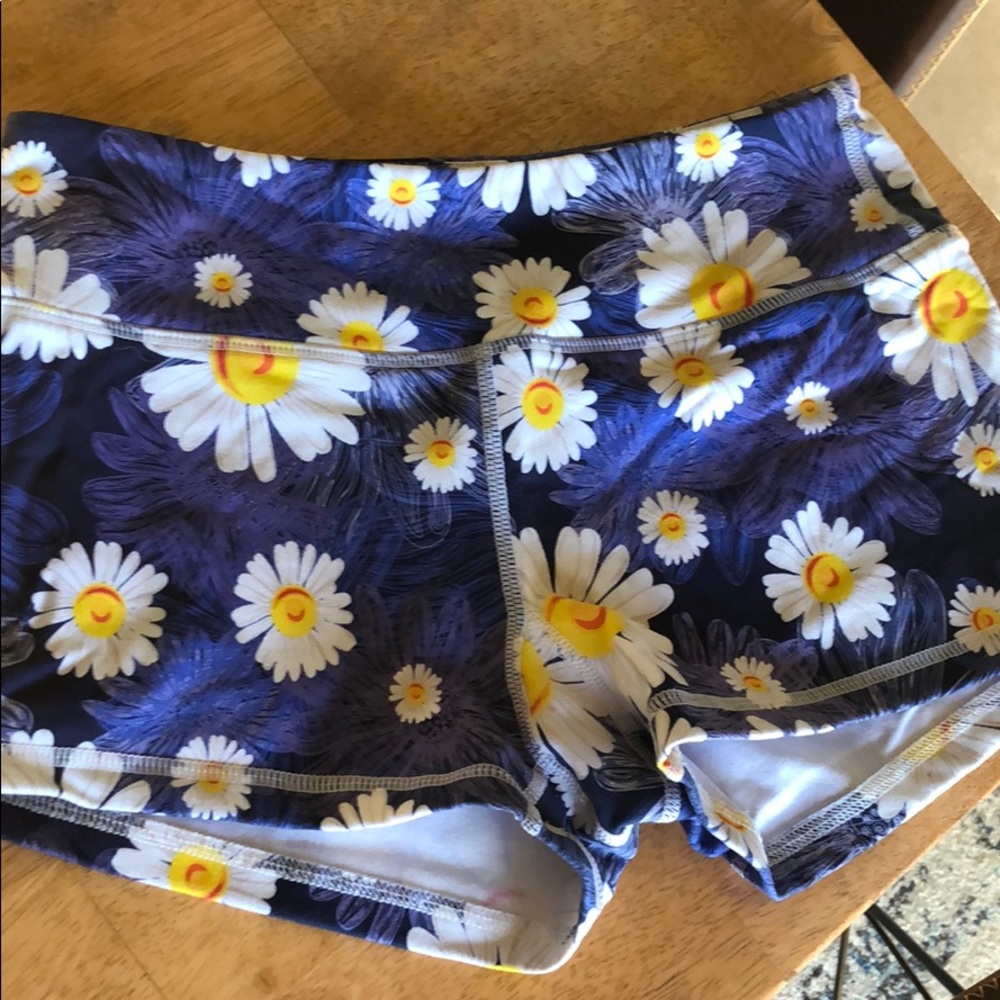 Savage barbell daisy shorts